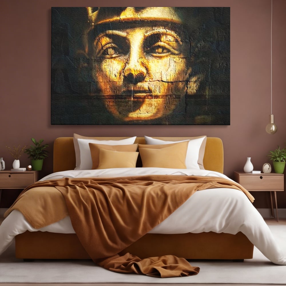 Tablou canvas cu tablou canvas cu chipul unui faraon, fara rama, pe sasiu de lemn, pe perete intr-un dormitor